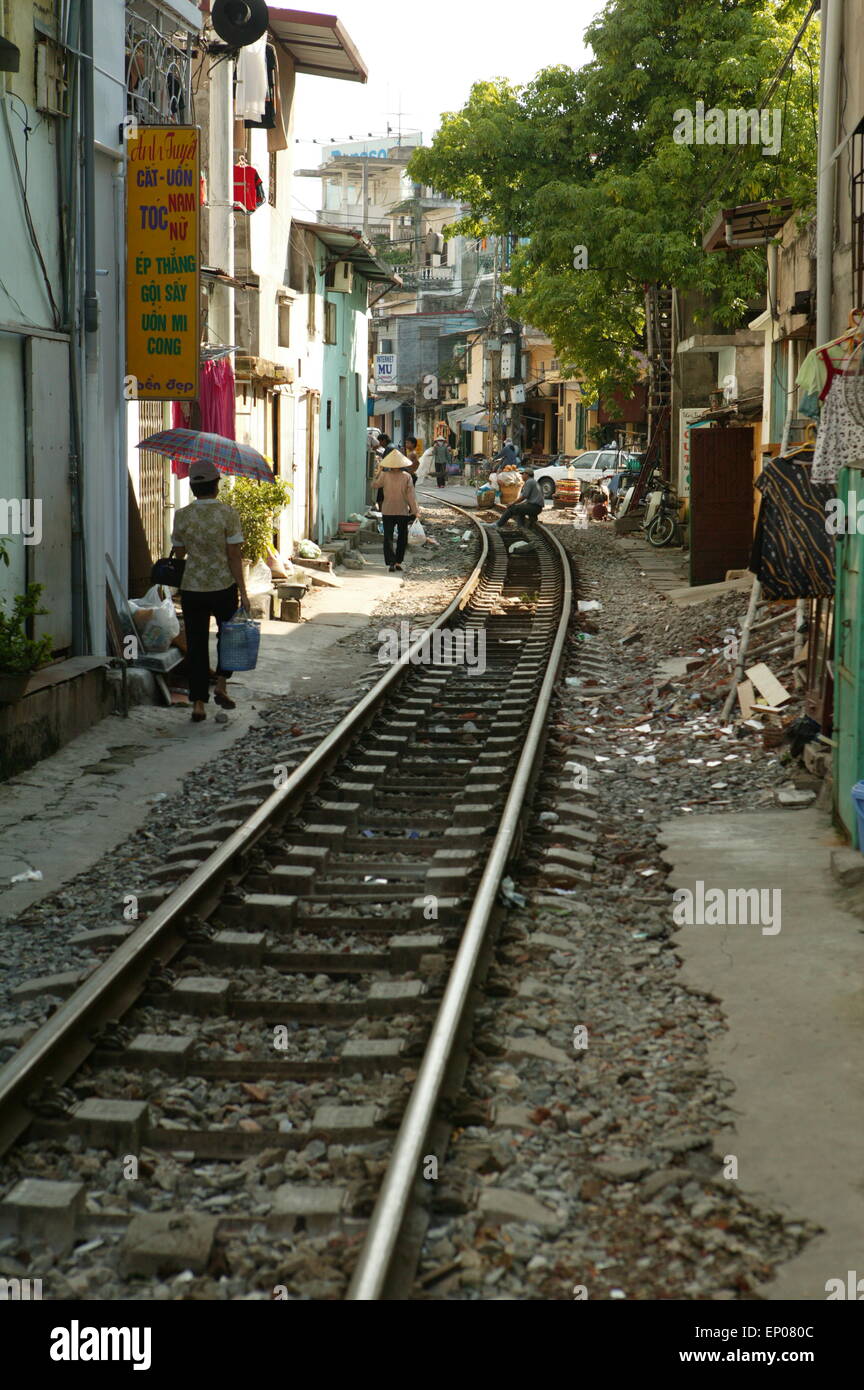 Railroad tracks in the urban life of Vietnam Stock Photo Alamy