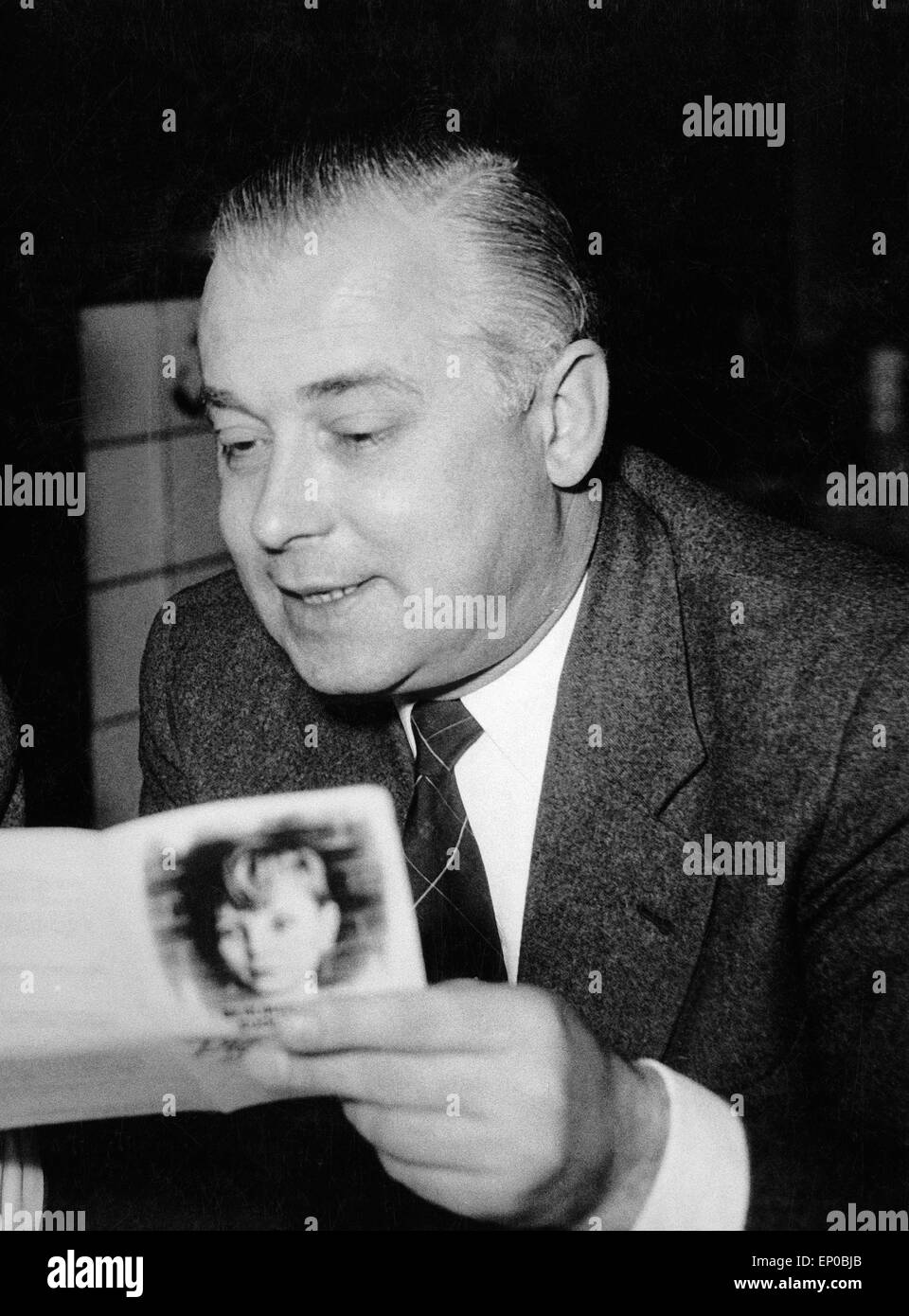 Der Gründer der ARD Fernsehlotterie, Jochen Richert, Ende 1956. The