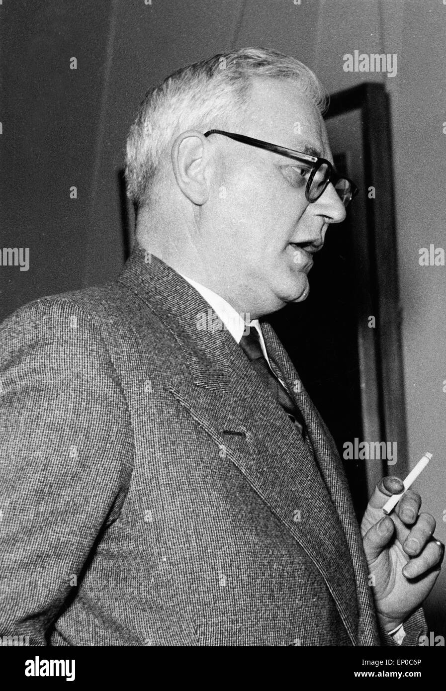 Der Auslandskorrespondent des NWDR / NDR in London, Dr. Ernst Adam, ca. Anfang 1960er Jahre. German journalist and foreign corre Stock Photo