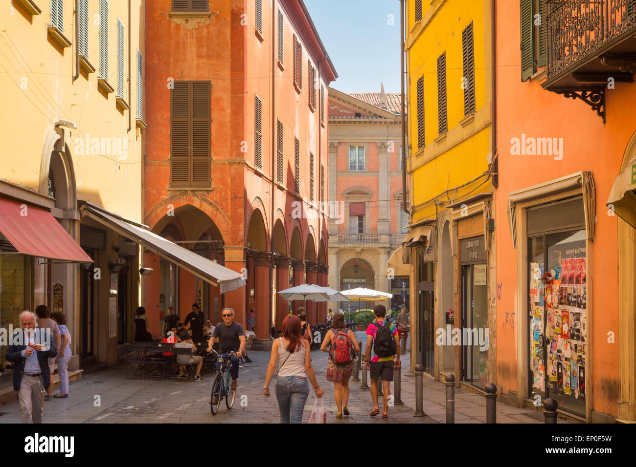 Bologna, Emilia-Romagna, Italy.  Scene in Via Zamboni, a typical street in the historic centre. Stock Photo