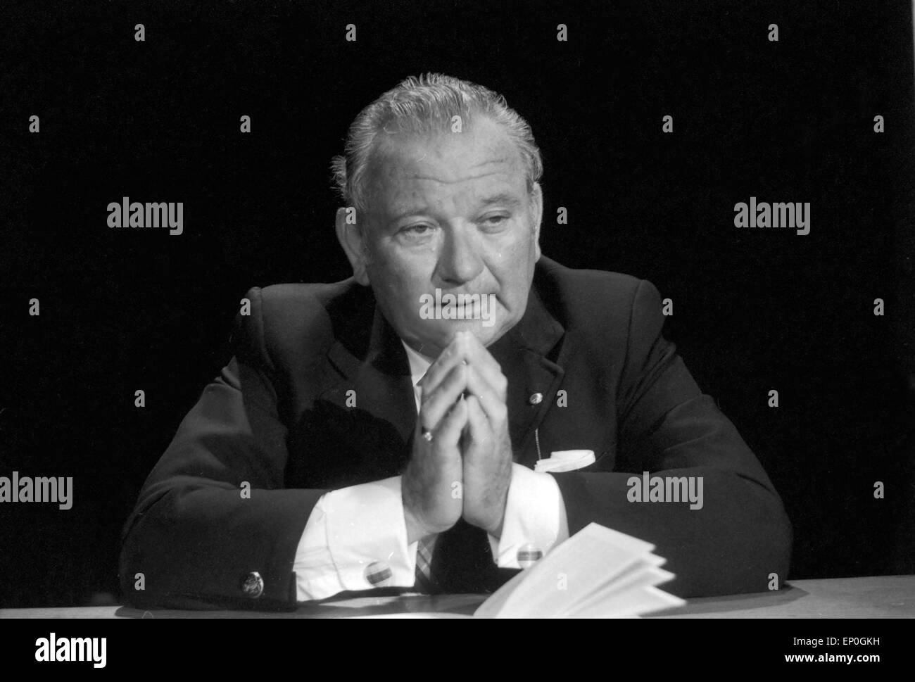 Der österreichische Schauspieler und Regisseur Fritz Muliar erzählt jüdische Witze in seiner Sendung 'Damit ich nicht vergess', Stock Photo