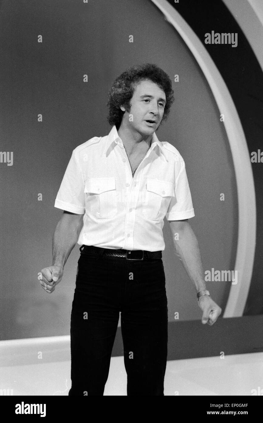 Der britische Schlägersänger Tony Christie bei einem Auftritt in der Show 'Hits aus Europa' am 29.06.1978. British singer Tony C Stock Photo