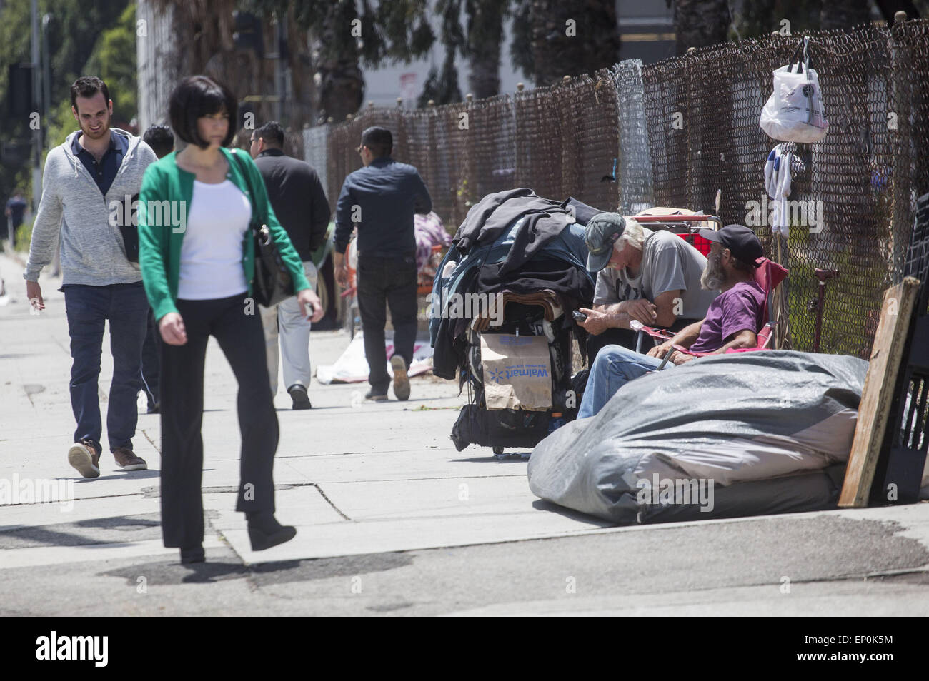 Los Angeles California Usa 12th May 15 Homeless People Are Seen In Downtown Los Angeles On May 12 15 The Number Of Homeless People Living In A Vast Swath Of Los Angeles