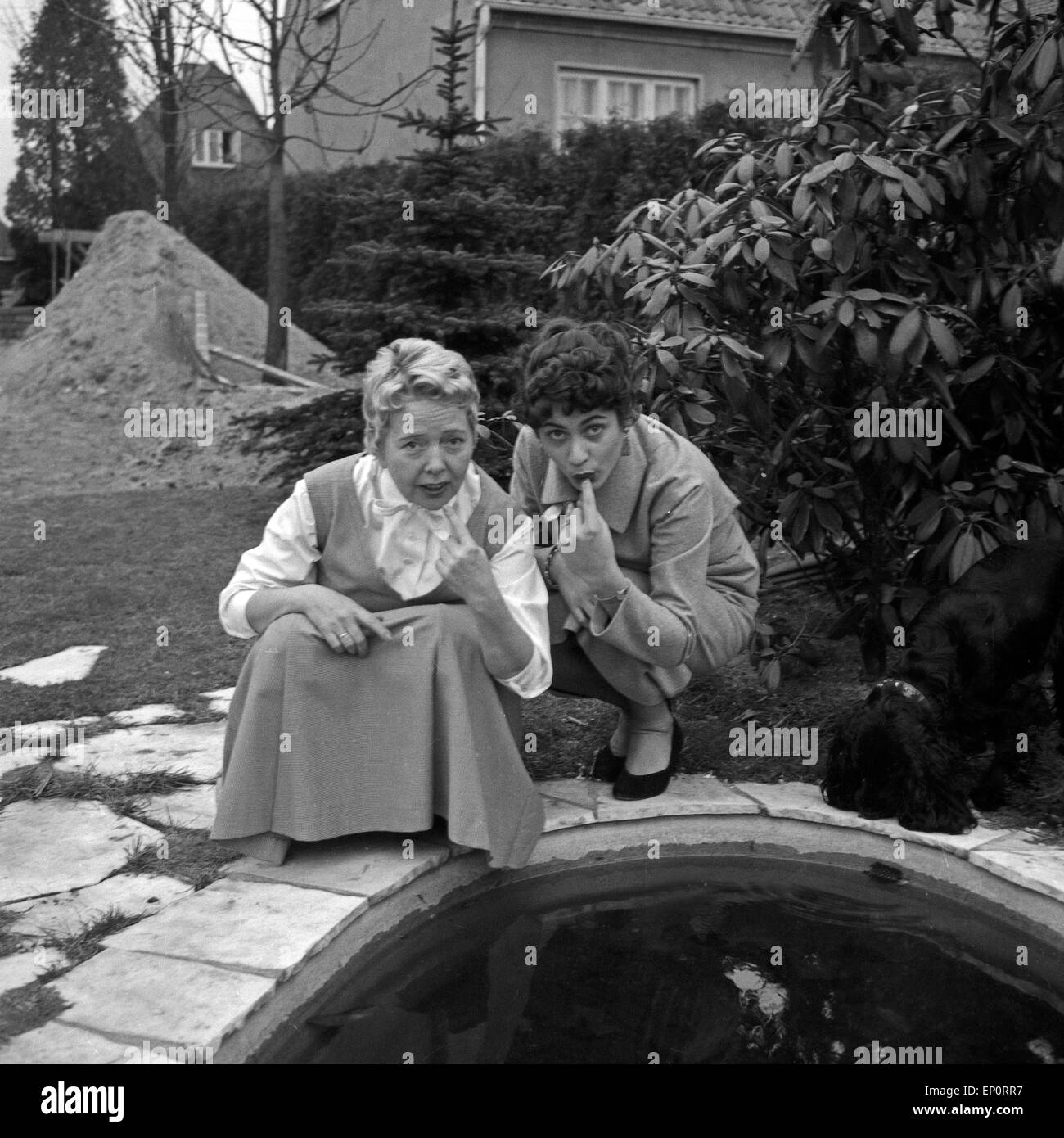 Deutschen Schlagersängerinnen Margot Eskens und Friedel Hensch im ...