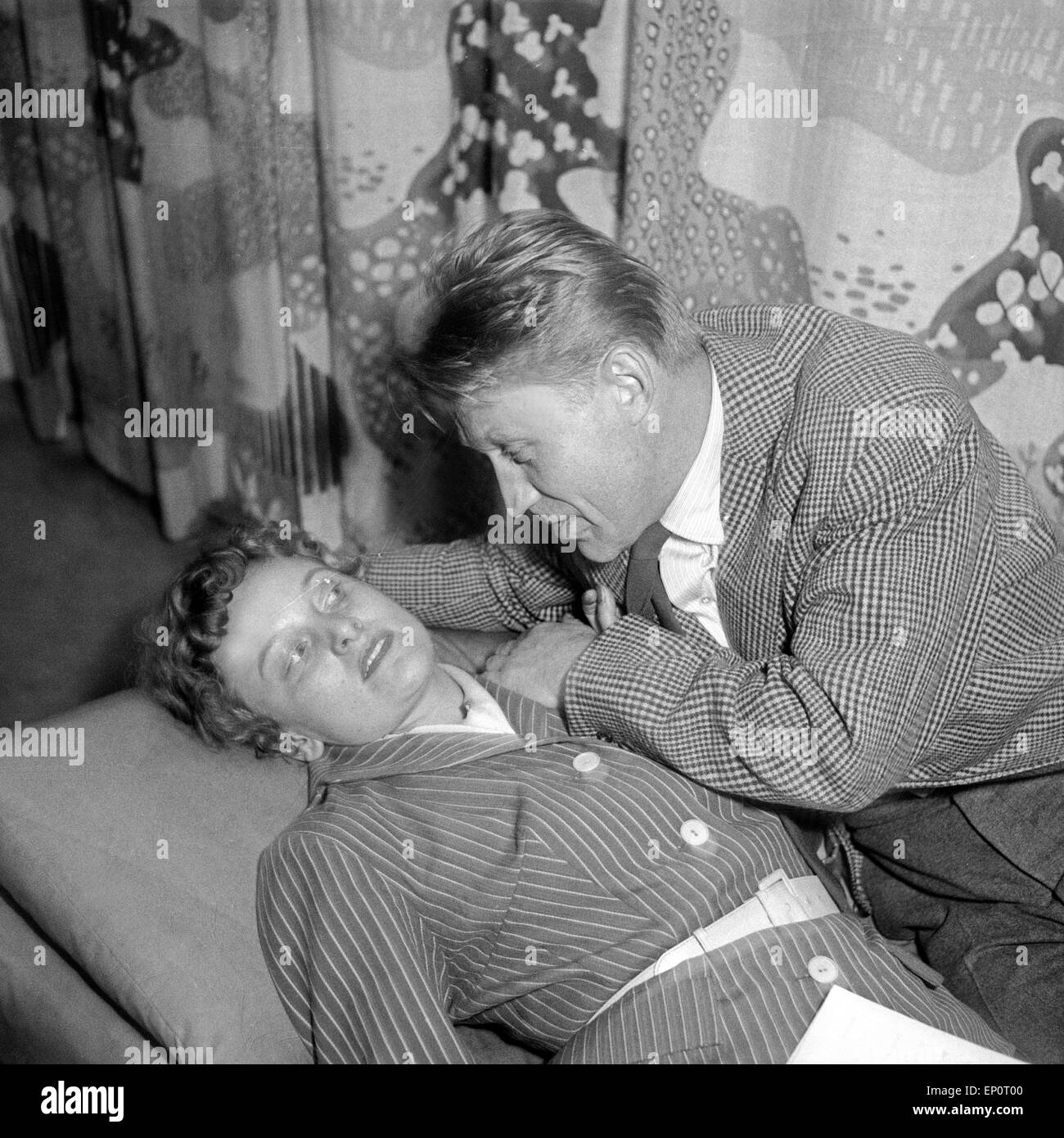 Anneliese Römer und Hans Christian Blech in der NDR Hörspielproduktion ...