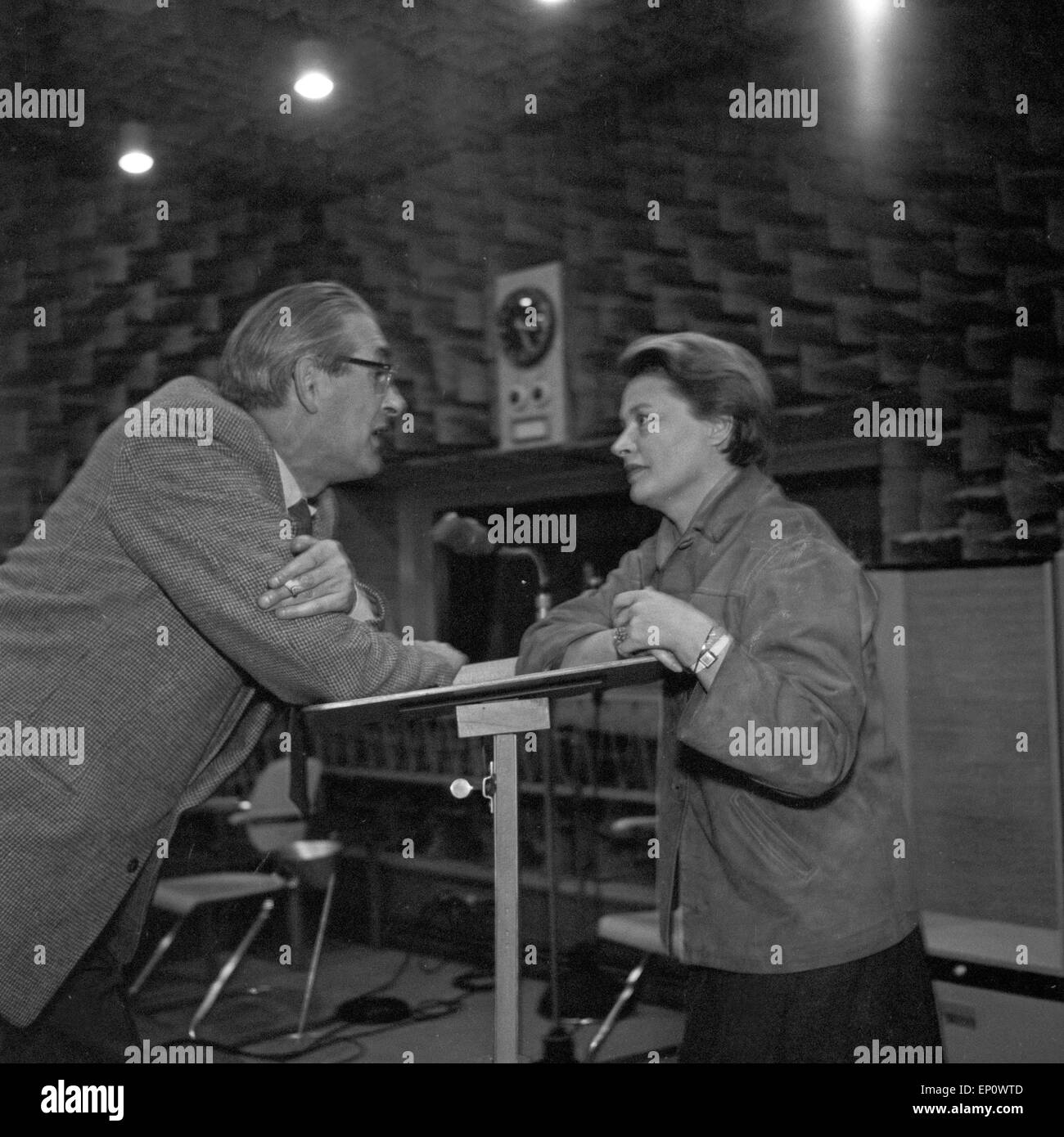 Fritz Schröder Jahn und Gisela von Collande bei einer Besprechung im