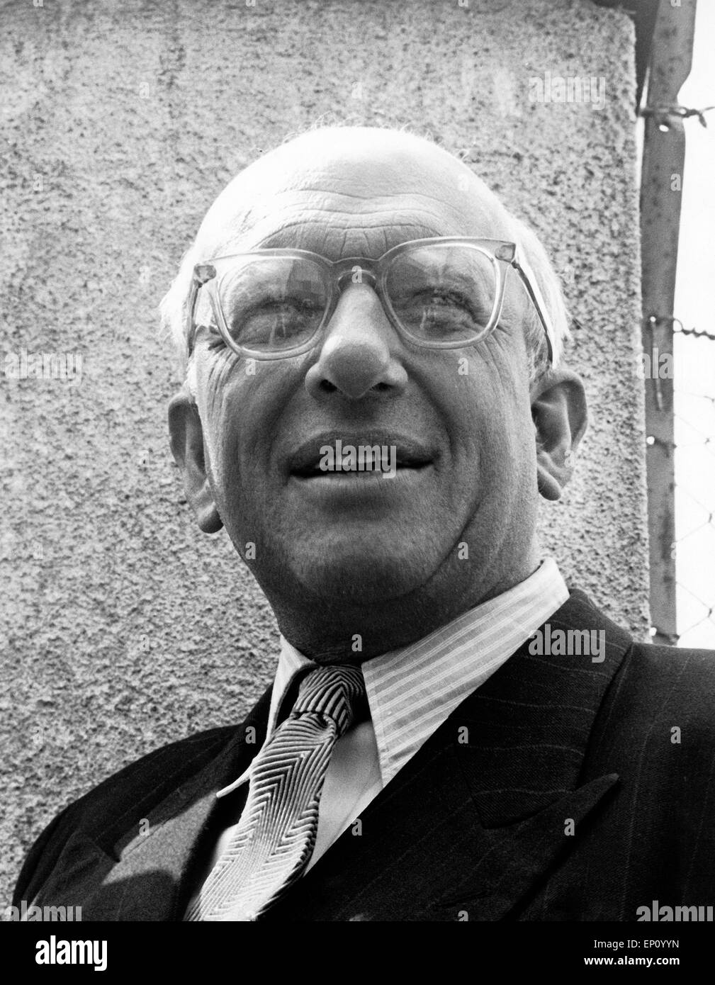 Deutscher Kabarettist, Schauspieler und Schriftsteller Werner Finck, Hamburg Mitte 1970er Jahre. German cabaret artist, actor Stock Photo