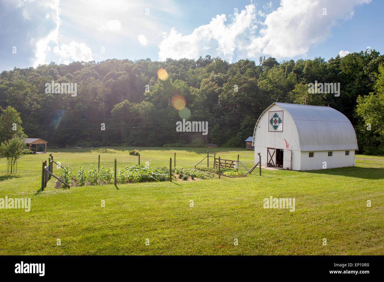 White barn with painted quilt pattern in Garrett County, Maryland, USA Stock Photo