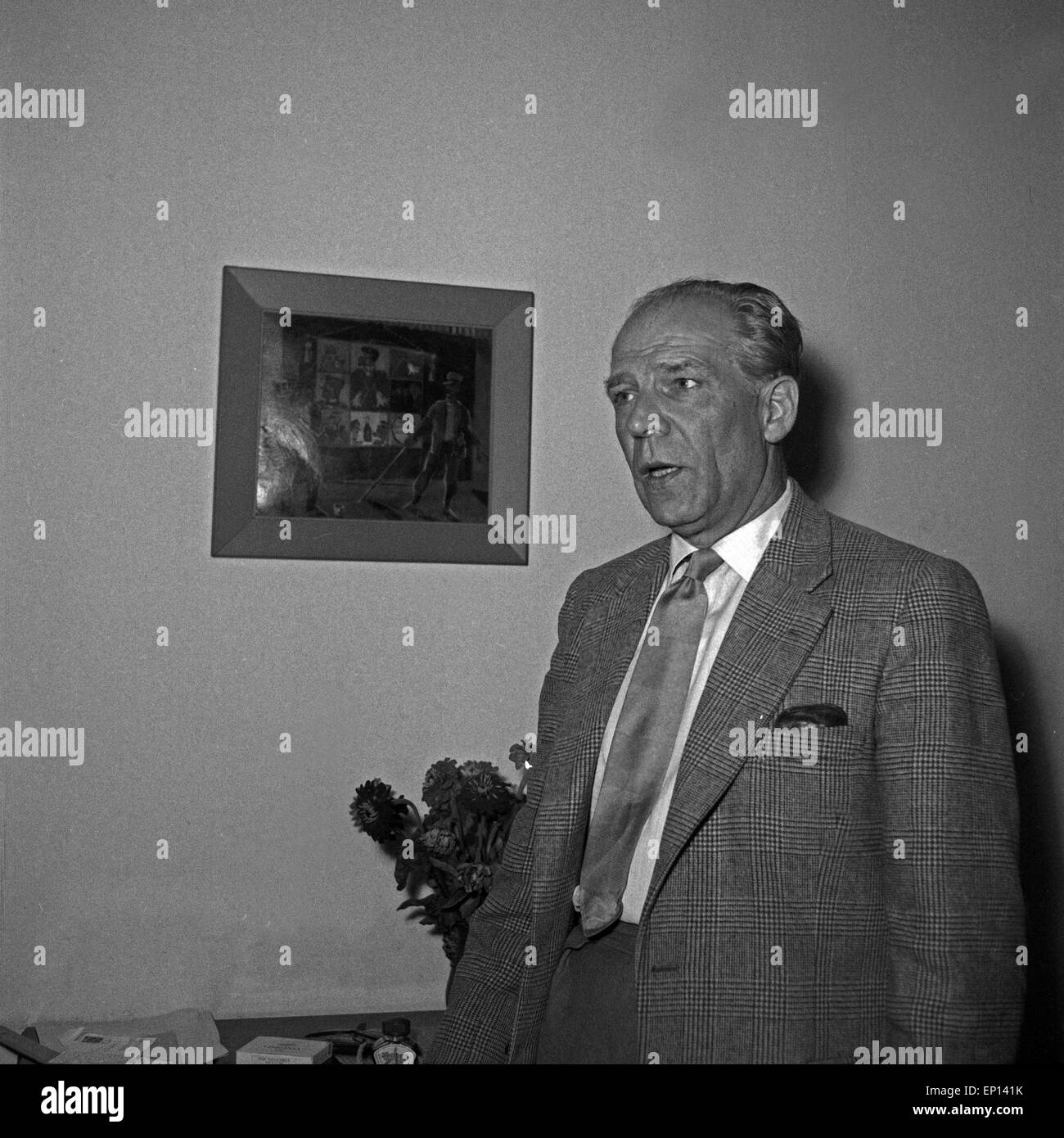 Deutscher Schriftsteller und Journalist Albin Stuebs, Deutschland 1950er Jahre. German author and journalist Albin Stuebs, Ge Stock Photo