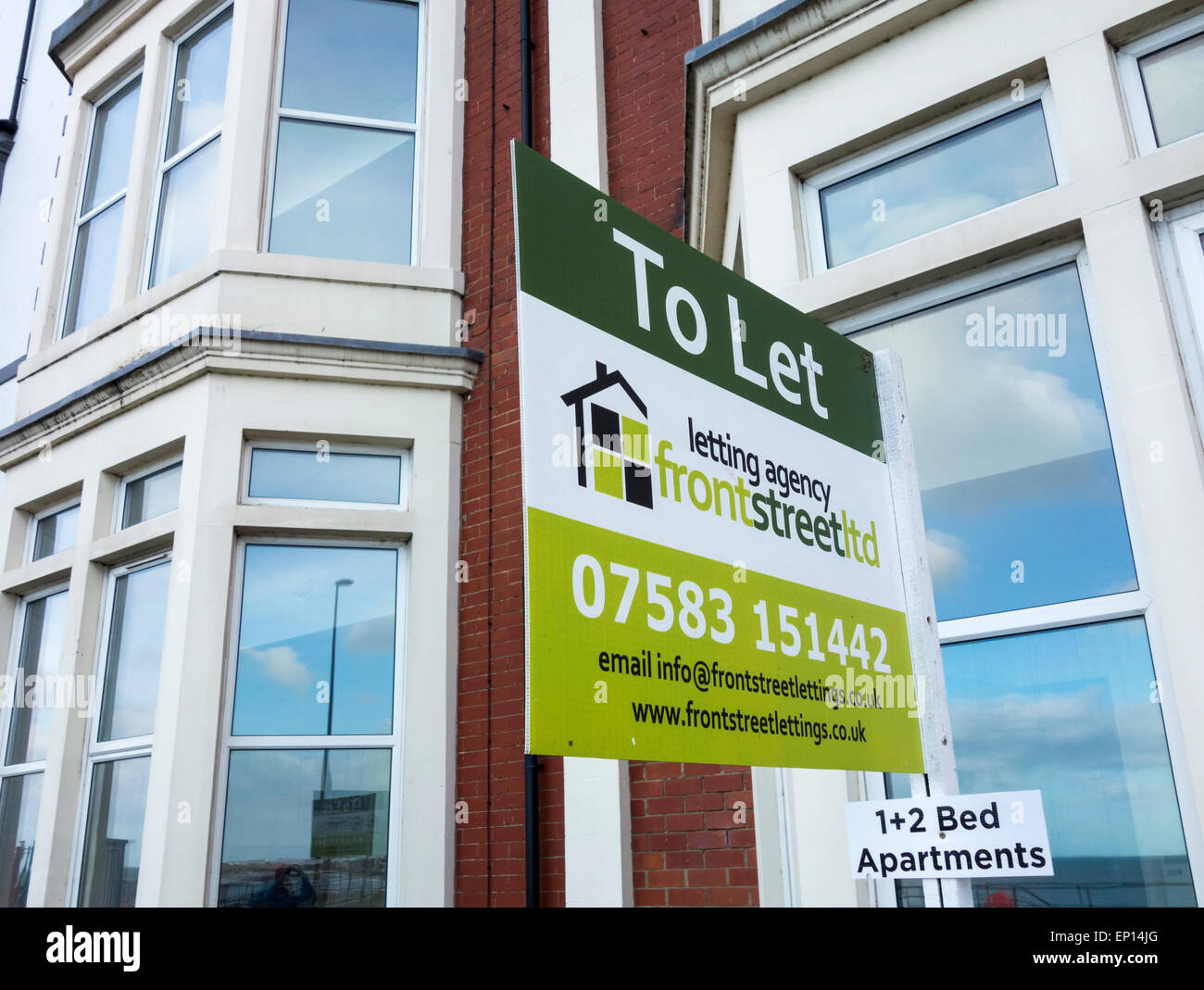 Apartment to let sign hires stock photography and images Alamy