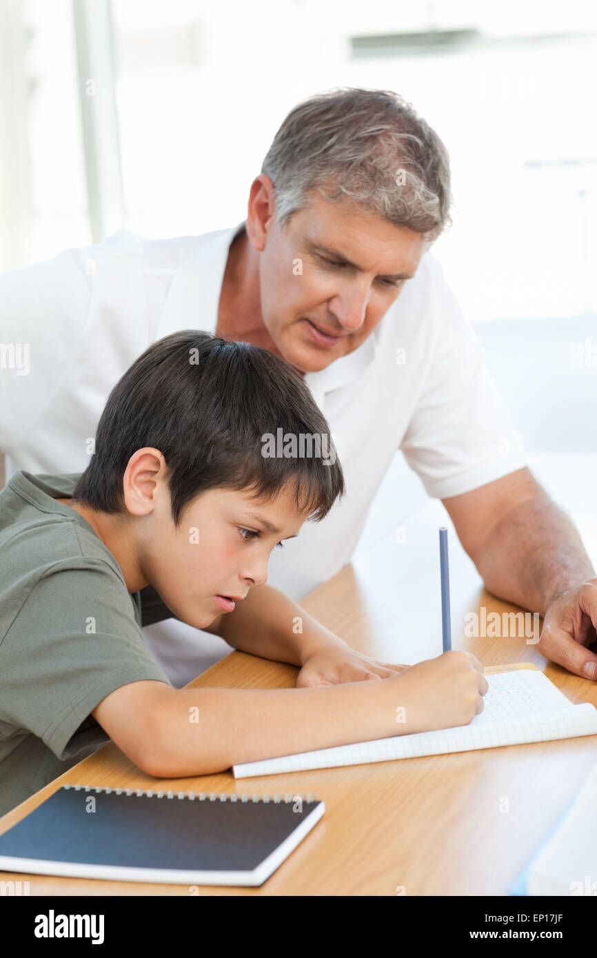 Learn with mom. Help me with my homework. Папа учит. Memory assistance at school. Клипарт helpful.