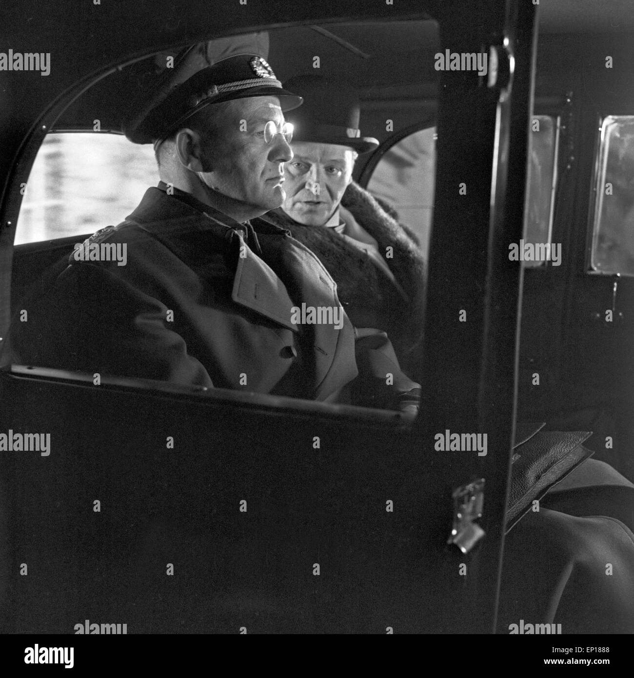 Der Prozeß Carl von O., Fernsehspiel, Deutschland 1964, Regie: John Olden, Darsteller: Helmuth Hinzelmann (in Uniform), P. Walte Stock Photo