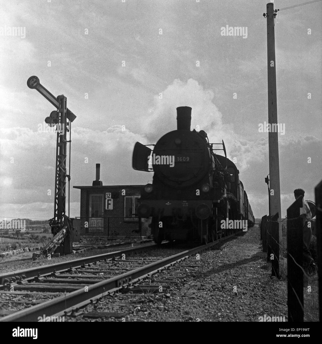 Eine Dampflokomotive der Baureihe 38 Deutschern Bundesbahn, Deutschland 1950er Jahre. A steam locomotive of the Deutsche Bund Stock Photo