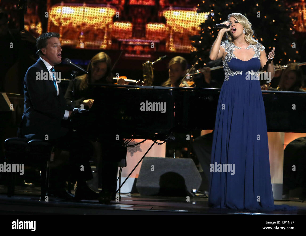Michael W Smith Cma Christmas 2022 Carrie Underwood And Michael W Smith High Resolution Stock Photography And  Images - Alamy
