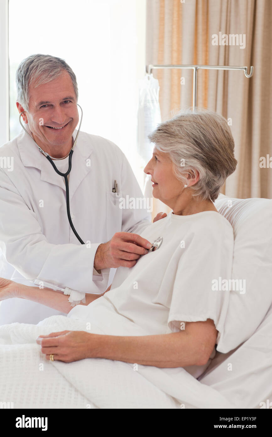 Senior doctor taking the heartbeat of his patient Stock Photo - Alamy