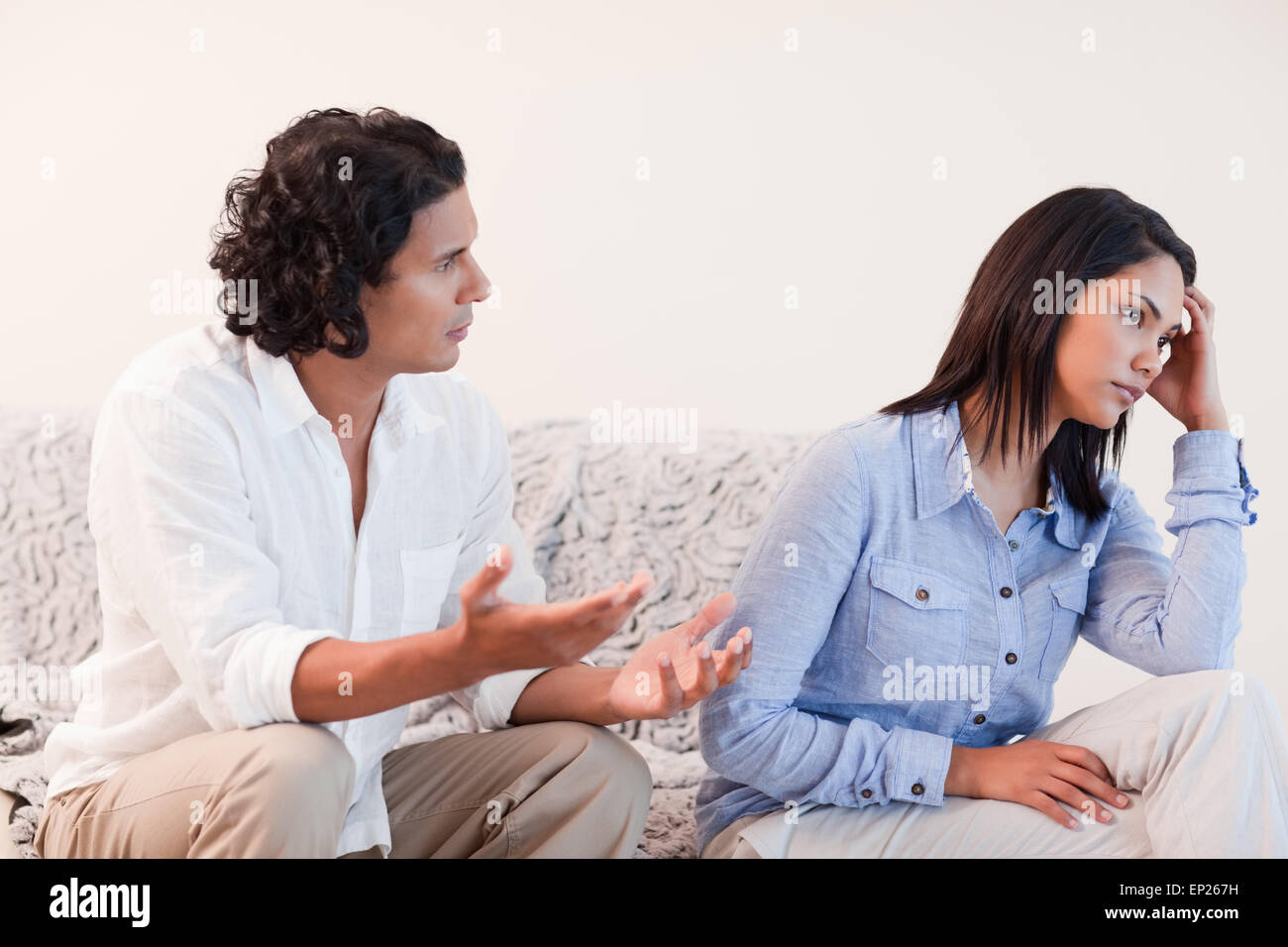 Парень с динамитом. Человек извиняется. Woman say no. Мужчина умоляет женщину. Оправдывается видео.