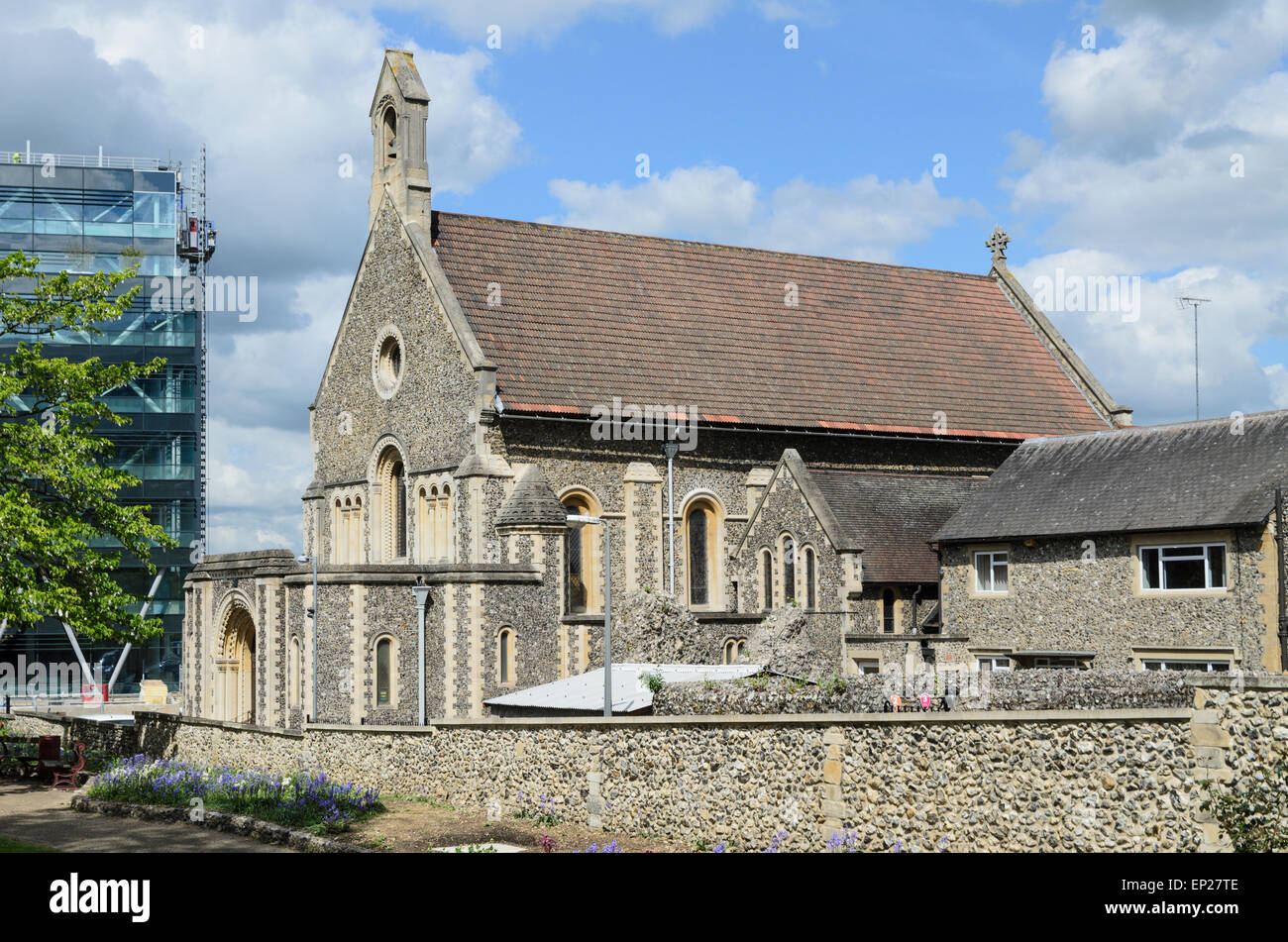 St James Church, Reading is situated on the site of the former Reading Abbey. Stock Photo
