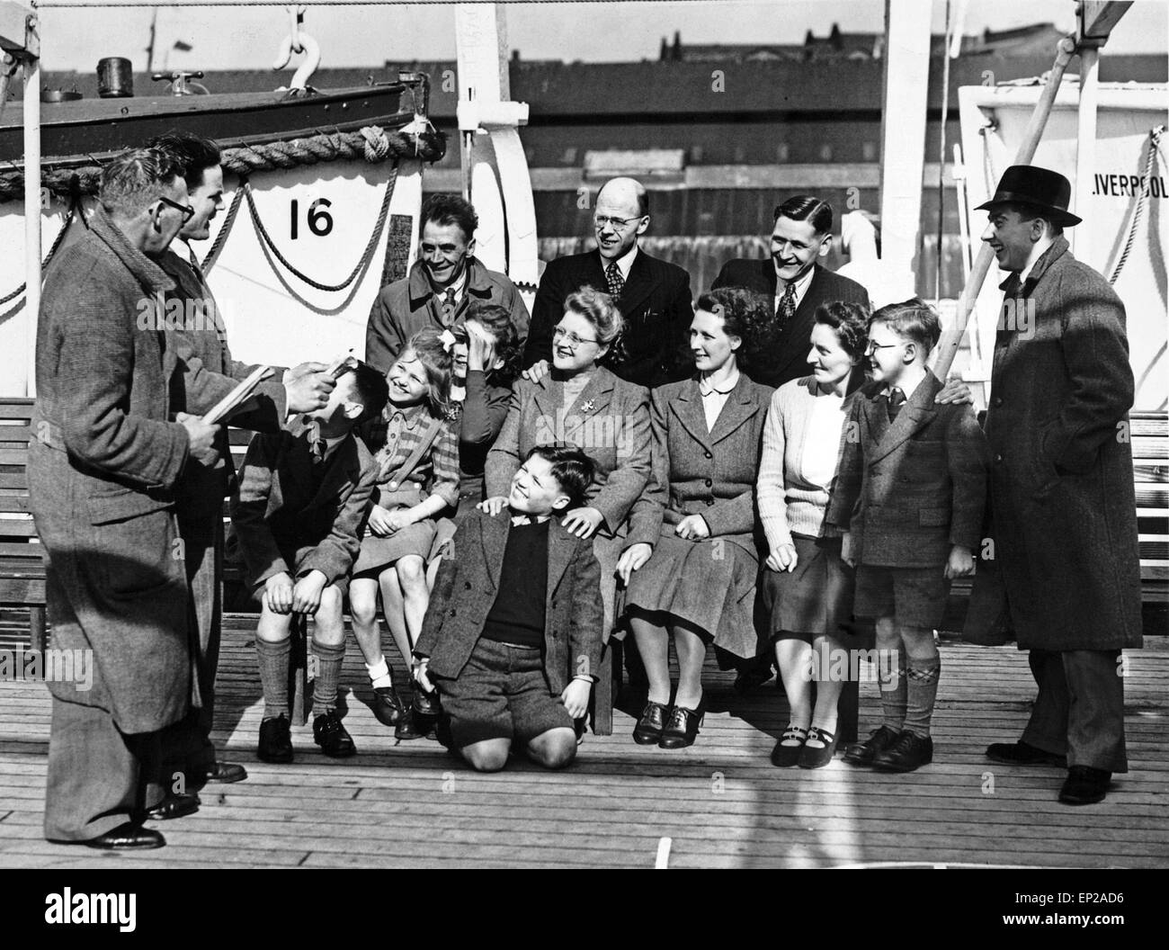 Photo people waiting in Black and White Stock Photos & Images - Alamy
