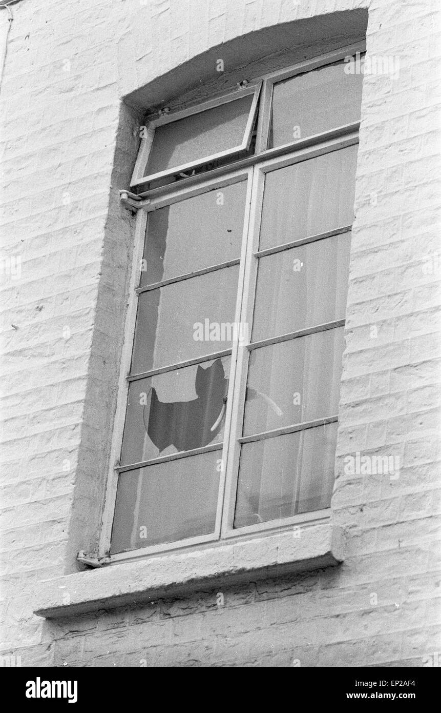 Sandra Rivett Murder November 1974. Broken window, by police to gain entry, at mews home at rear (of 46 Lower Belgrave Street) in Eaton Row where Lord Lucan lived. Richard John Bingham 7th Earl of Lucan popularly known as Lord Lucan was British peer who disappeared in early hours of 8 November 1974 following murder of Sandra Rivett his children's nanny the previous evening. There has been no verified sighting of him since then. On 19th June 1975 an inquest jury named Lucan as the murderer of Sandra Rivett. He was presumed deceased in chambers on 11th December 1992 and declared legally dead. Stock Photo