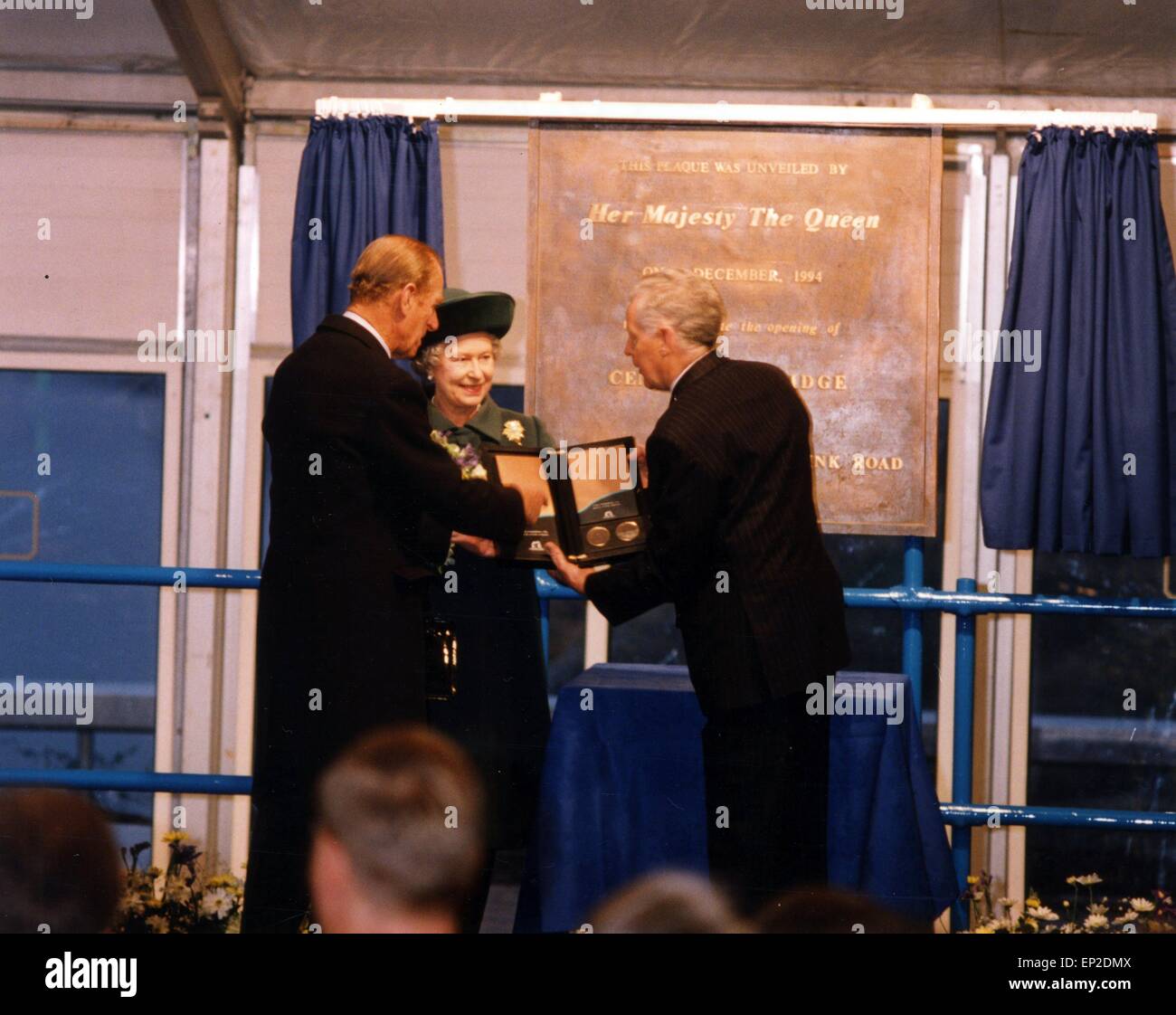 The Queen visits Manchester, 1st December 1994. Bill Morgas, Chairman of Trafford Park Development, presents Queen with memento after official opening of Centenary Bridge at Trafford Park. Stock Photo