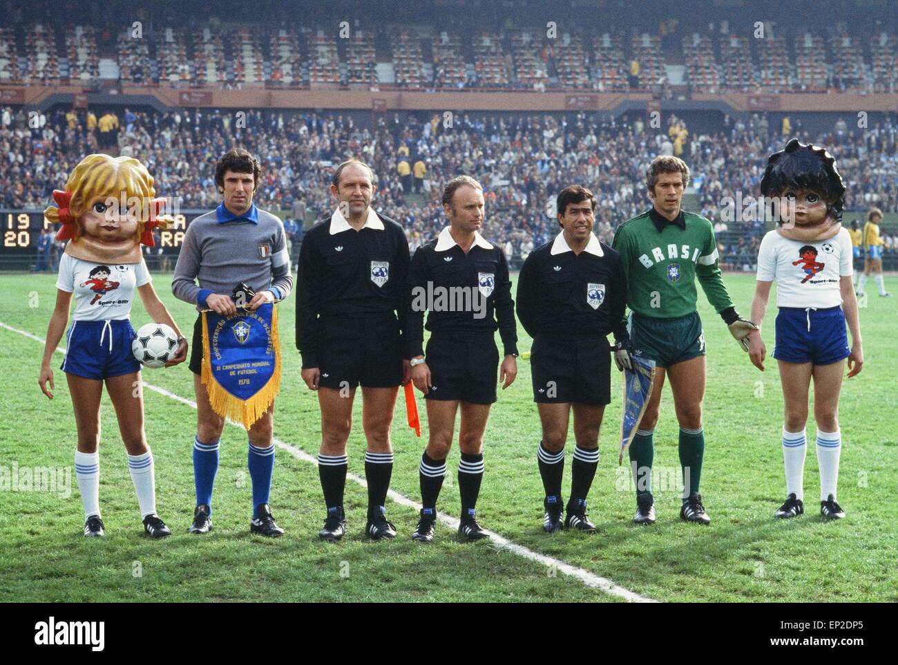 Brazil v Italy, Third place match, 1978 FIFA World Cup, Estadio Monumental, Buenos Aires, Argentina, 24th June 1978. Final score: Brazil 2-1 Italy. Dino ZOFF (GK)(C) LEAO (GK)(C) Referee - Abraham KLEIN (ISR). Assistant Referee 1 - Alfonso GONZALEZ ARCHUNDIA (MEX). Assistant Referee 2 - Karoly PALOTAI (HUN) Stock Photo