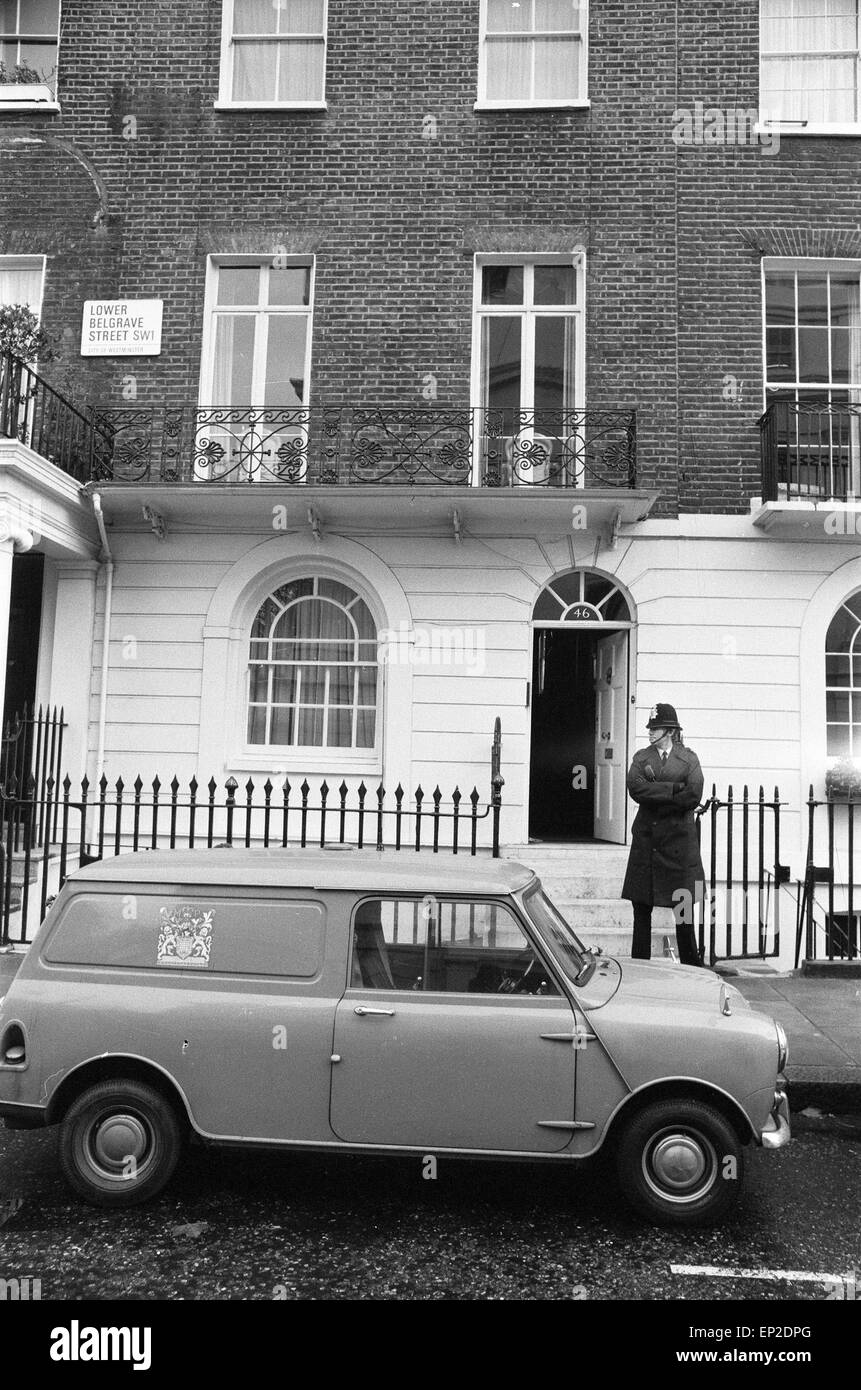 Sandra Rivett Murder November 1974. Pictured: Police Officer outside 46 Lower Belgrave Street SW1 London where - estranged wife - Lady Lucan and children lived. Richard John Bingham 7th Earl of Lucan popularly known as Lord Lucan was British peer who disappeared in the early hours of 8 November 1974 following the murder of Sandra Rivett his children's nanny the previous evening. There has been no verified sighting of him since then. On 19th June 1975 an inquest jury named Lucan as the murderer of Sandra Rivett. He was presumed deceased in chambers on 11th December 1992 & declared legally dead. Stock Photo