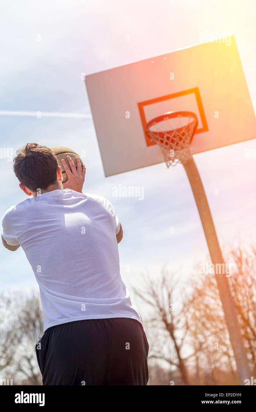 Shooting from free throw line hires stock photography and images Alamy