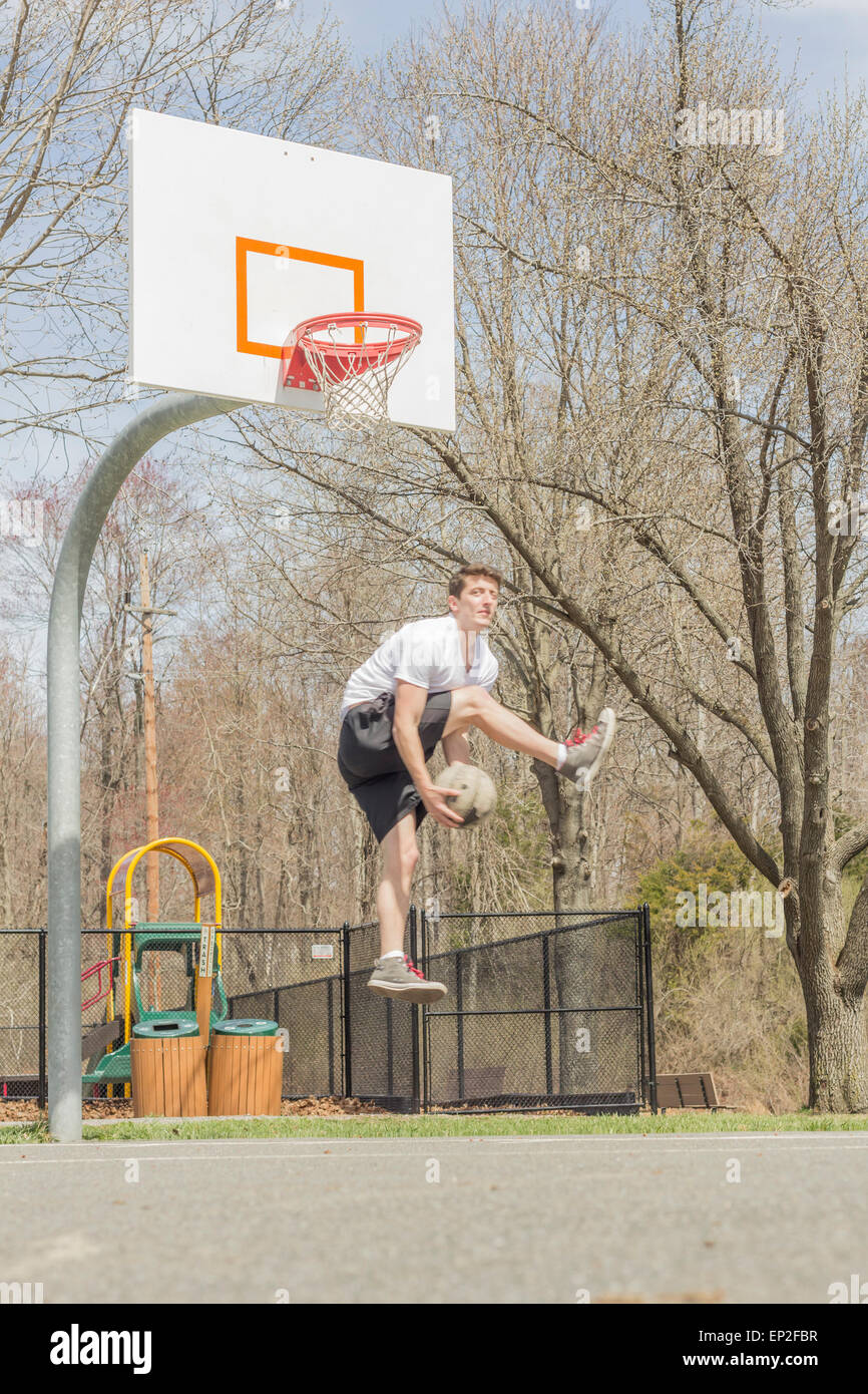 Basketball trick shots hires stock photography and images Alamy