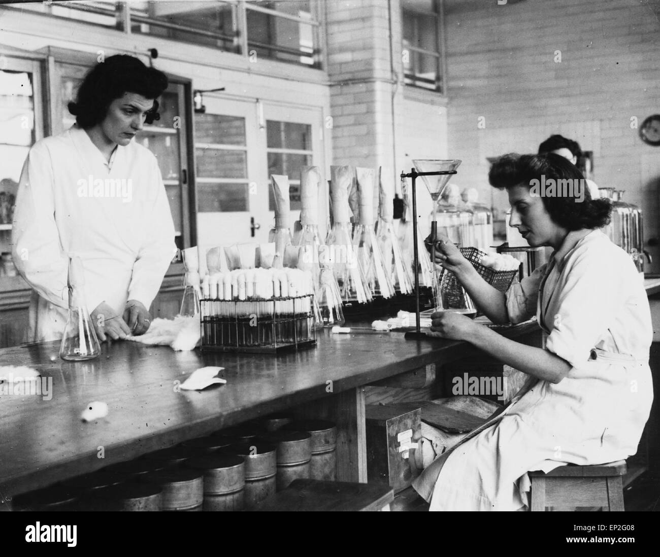 Women working in a laboratory owned by Distillers Co Ltd at Speke, Liverpool, was, at the time, the largest penicillin plant in the world. 5th March 1946 Stock Photo