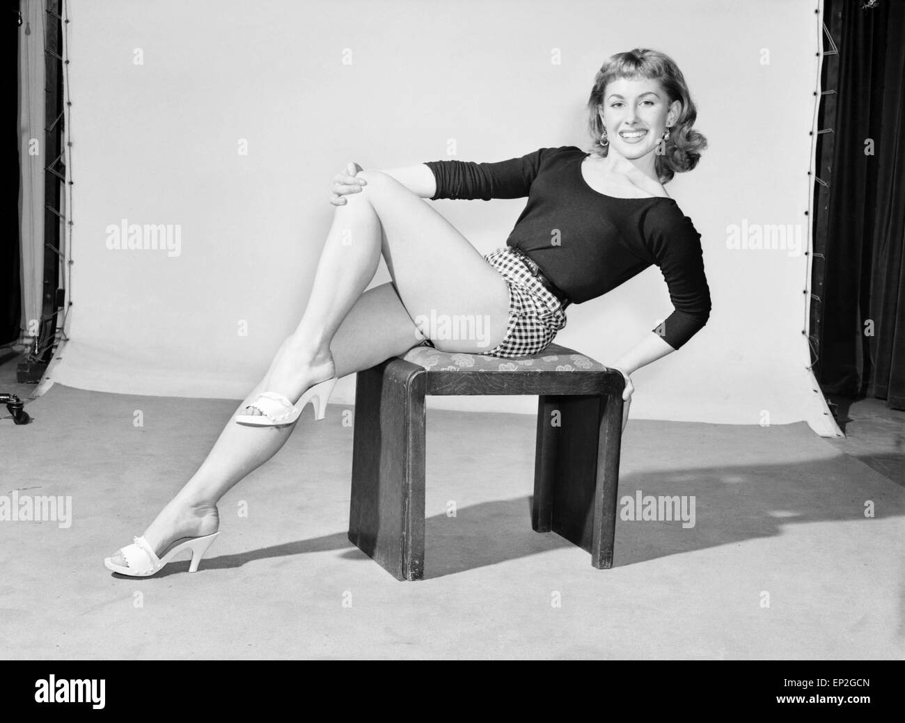 Women legs 1950s hi-res stock photography and images - Alamy