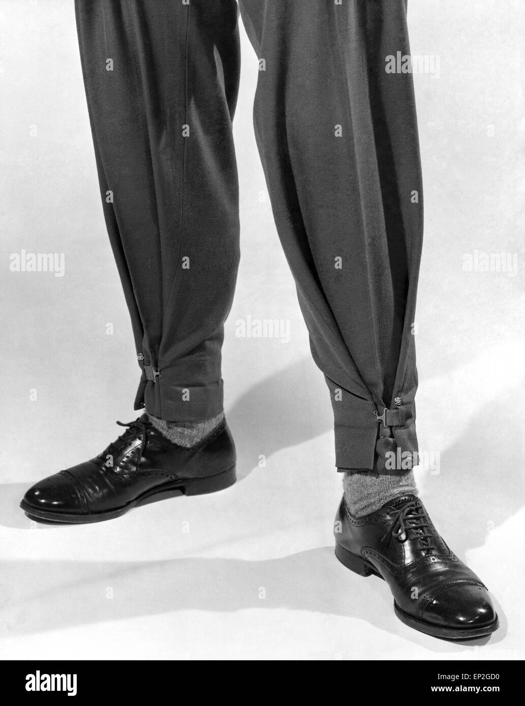 Clothing fashion 1954 hi-res stock photography and images - Alamy