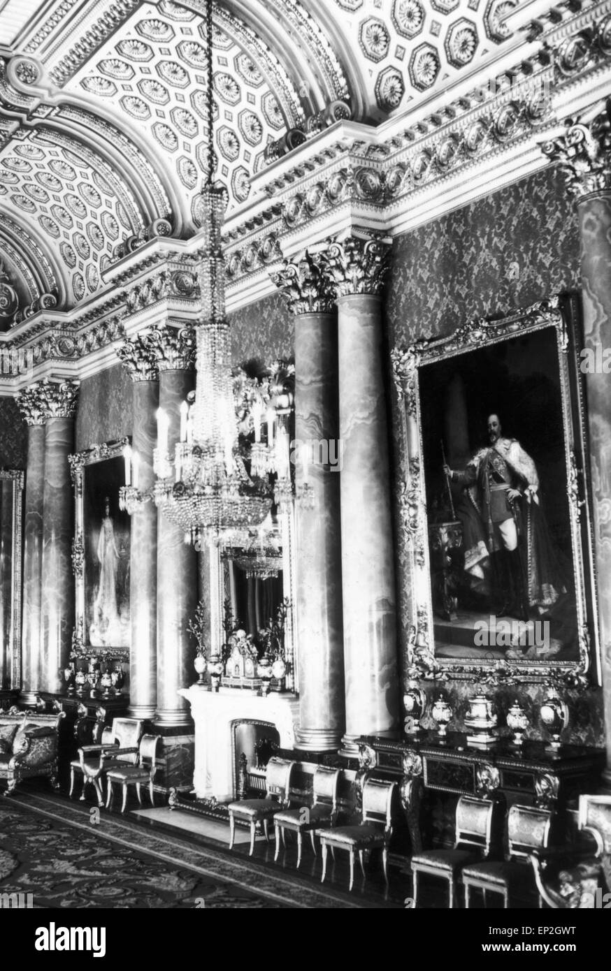 Interior view of Buckingham Palace showing the Blue Drawing Room, circa 1960. Stock Photo