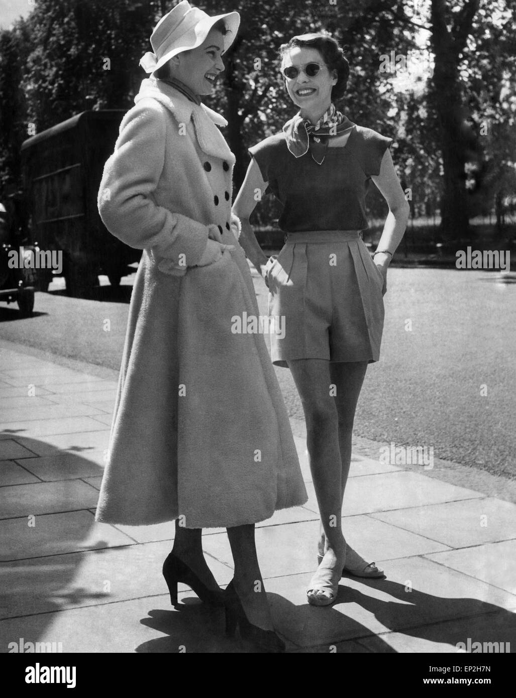 Women Wearing Fur Coats London Black And White Stock Photos Images 