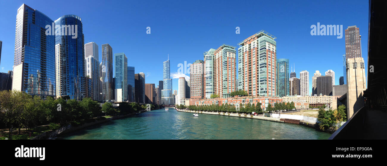 Chicago, Illinois: canal cruise on Chicago River, view of the skyline with the Trump tower, the famous landmark and named after Donald Trump Stock Photo