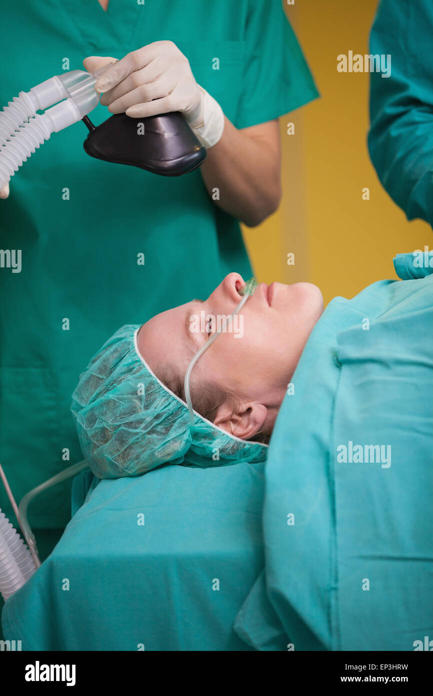 Nurse holding an oxygen mask above the head of patient Stock Photo - Alamy