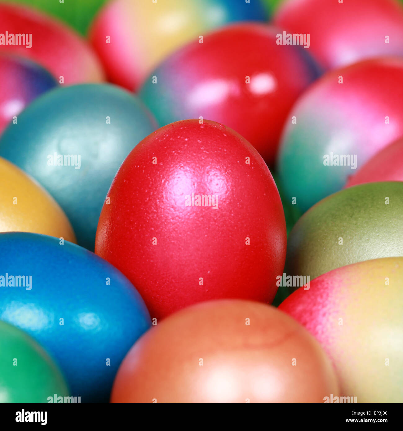  Foto zu Viele bunt bemalte Ostereier zu Ostern Stock Photo - Alamy 
