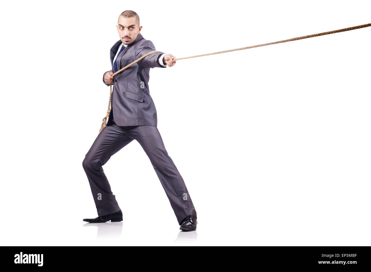 Мужчина тянет за веревку. Тянет за галстук. Перетягивание каната женщины. Человек тянущий веревку. Парни тяните.