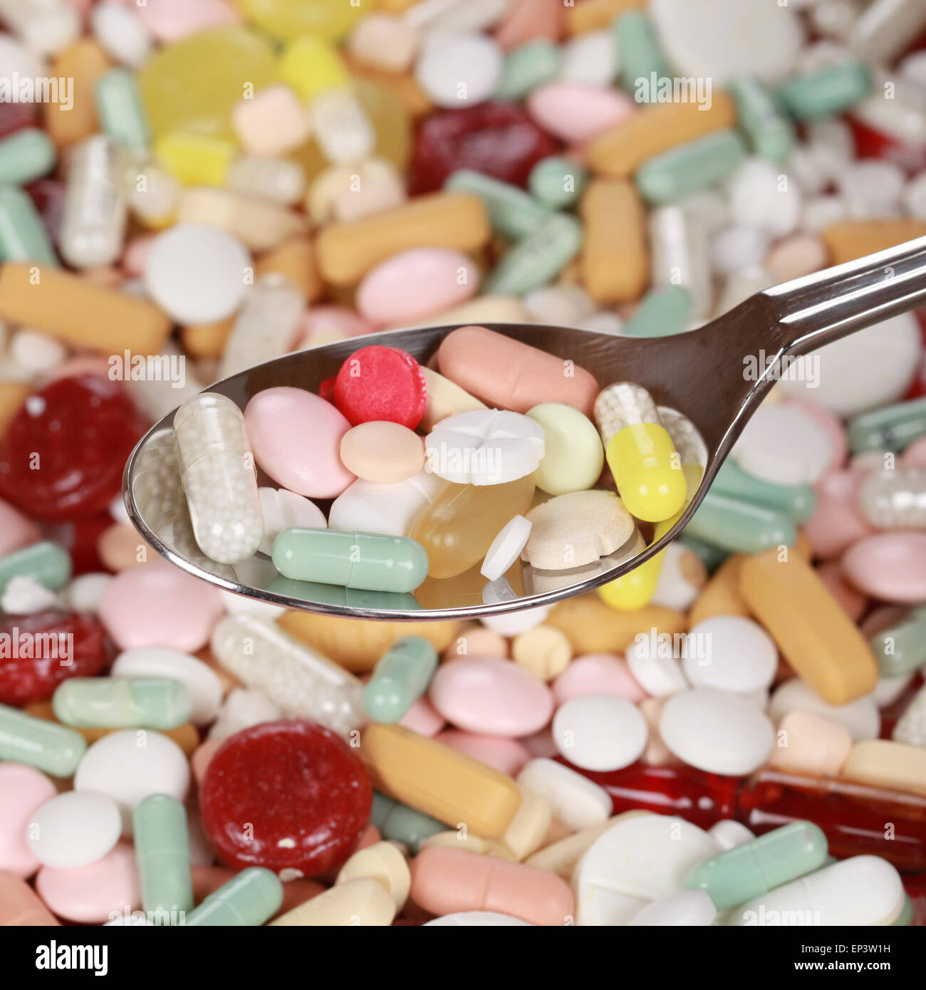 Medikamente auf einem Löffel Stock Photo