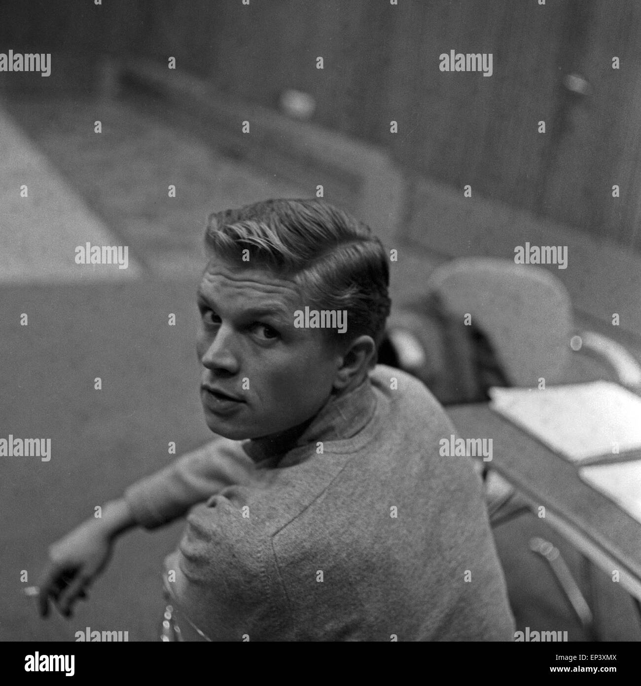Deutscher Schauspieler Hardy Krüger in Hamburg, Deutschland 1950er Jahre. German actor Hardy Krueger at Hamburg, Germany 1950 Stock Photo