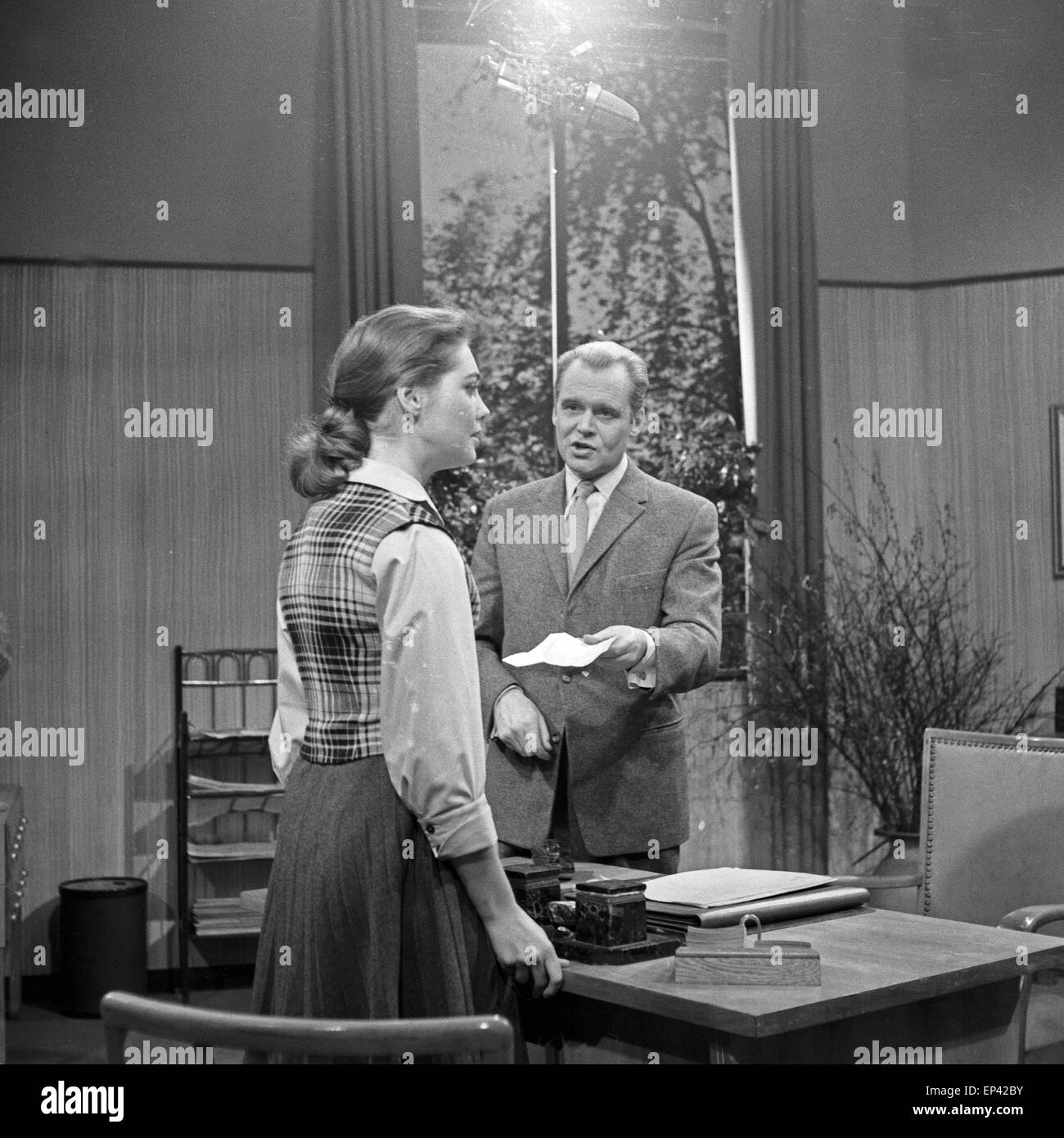 Die Abiturientin, Fernsehfilm, Deutschland 1958, Regie: Georg Marischka, Darsteller: Ingeborg Schöner, Albert Lieven Stock Photo