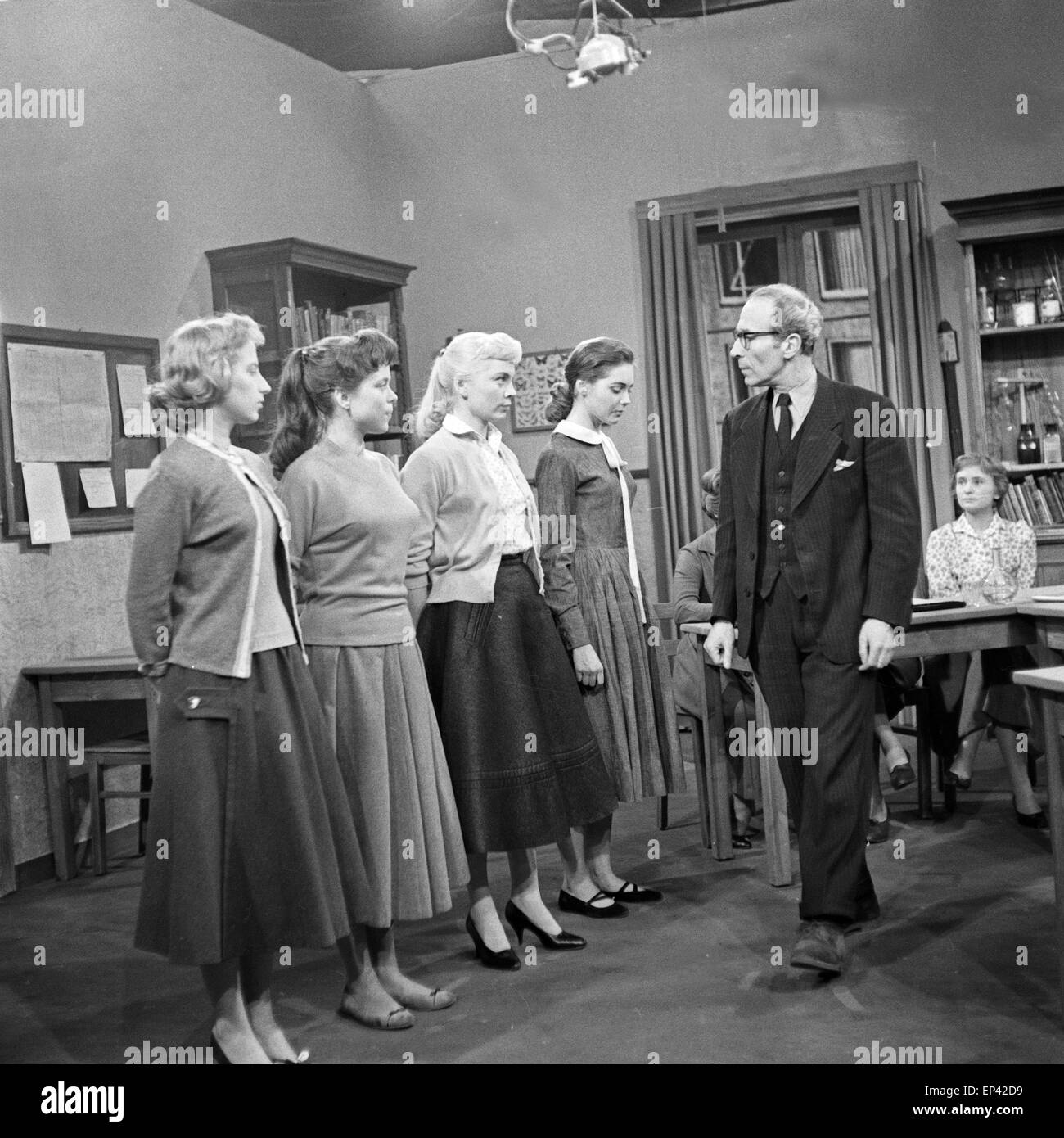 Die Abiturientin, Fernsehfilm, Deutschland 1958, Regie: Georg Marischka, Darsteller: Ludwig Linkmann (?), Ingeborg Schöner, Kari Stock Photo