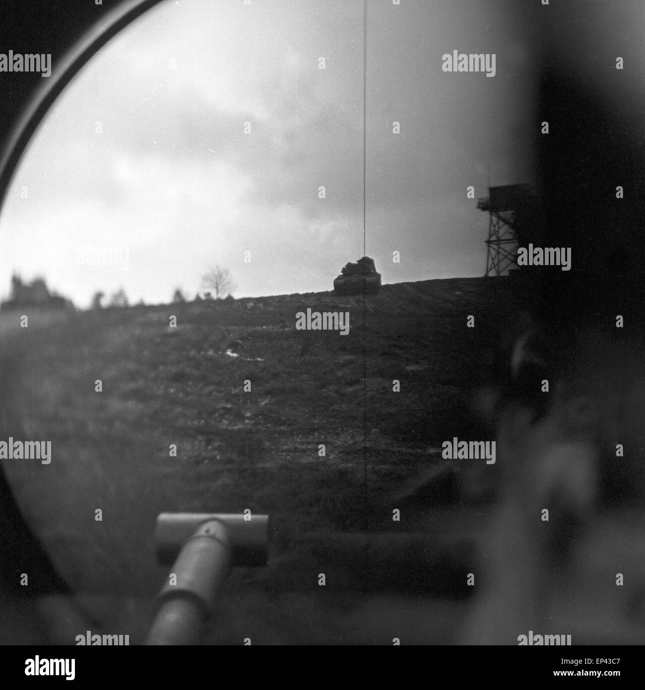 Blick durch das Zielfernrohr eines Leopard 1 Panzers der Bundeswehr