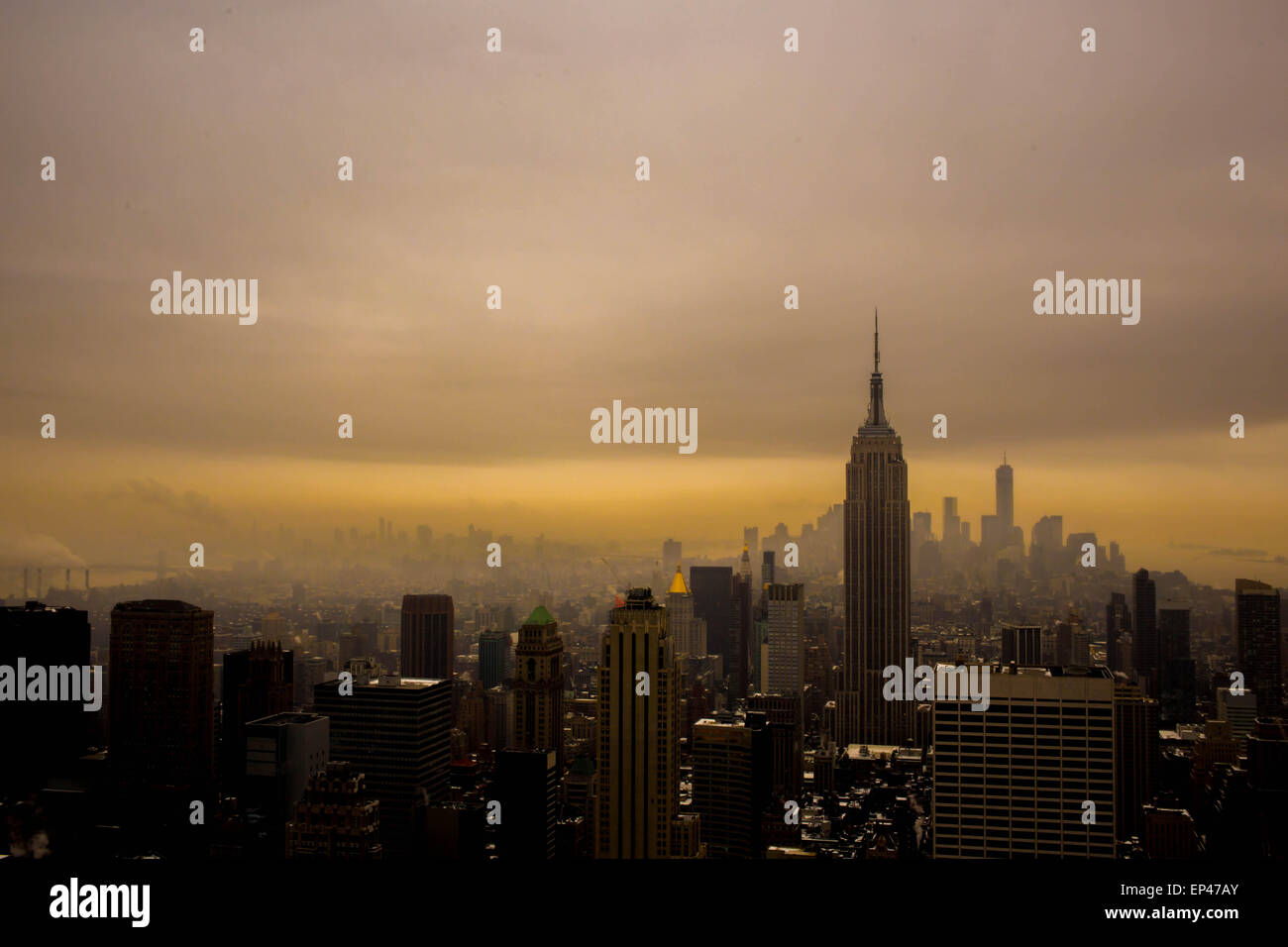 New york skyline sunset sunrise hi-res stock photography and images - Alamy
