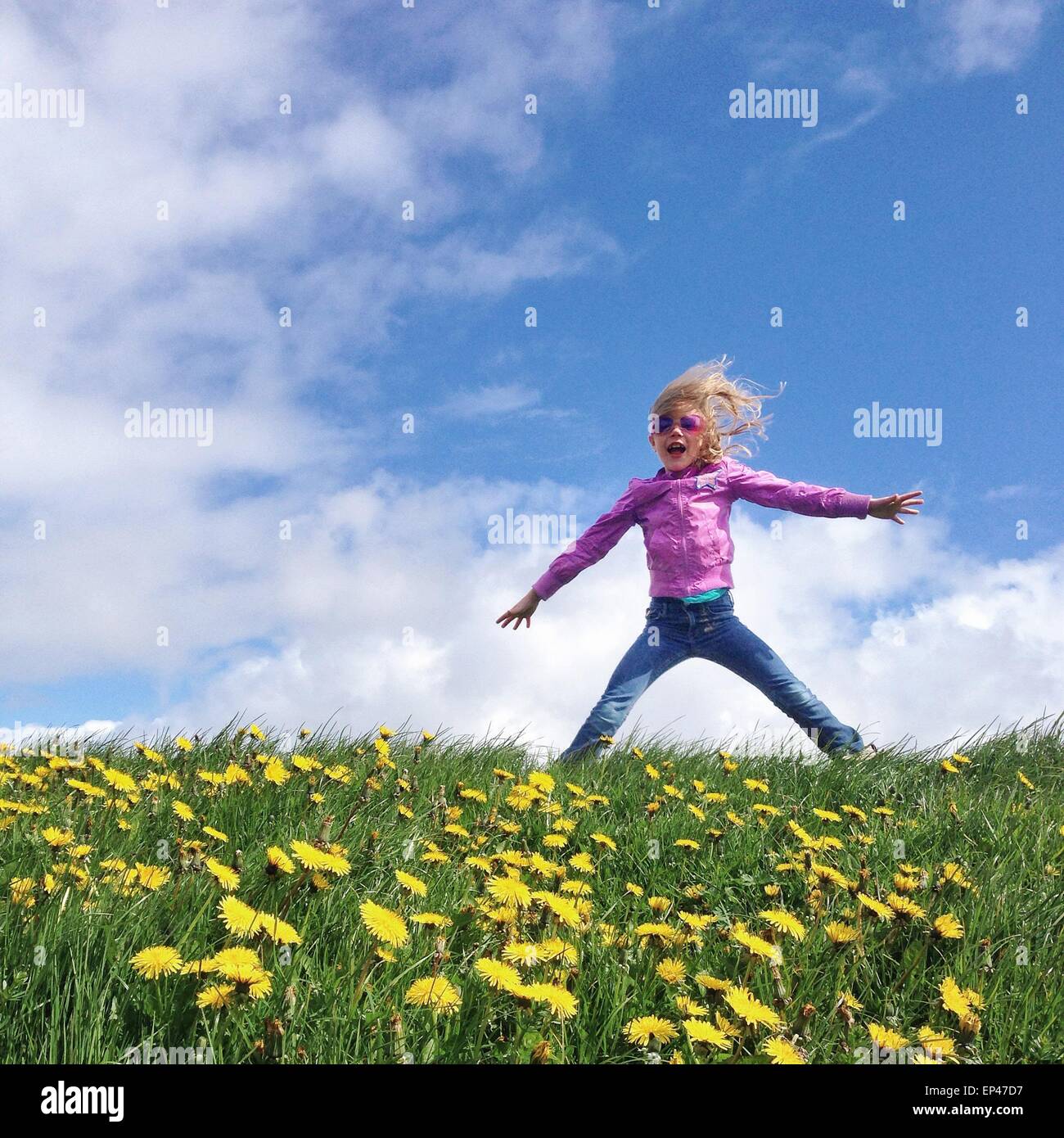 Girl jumping hi-res stock photography and images - Alamy