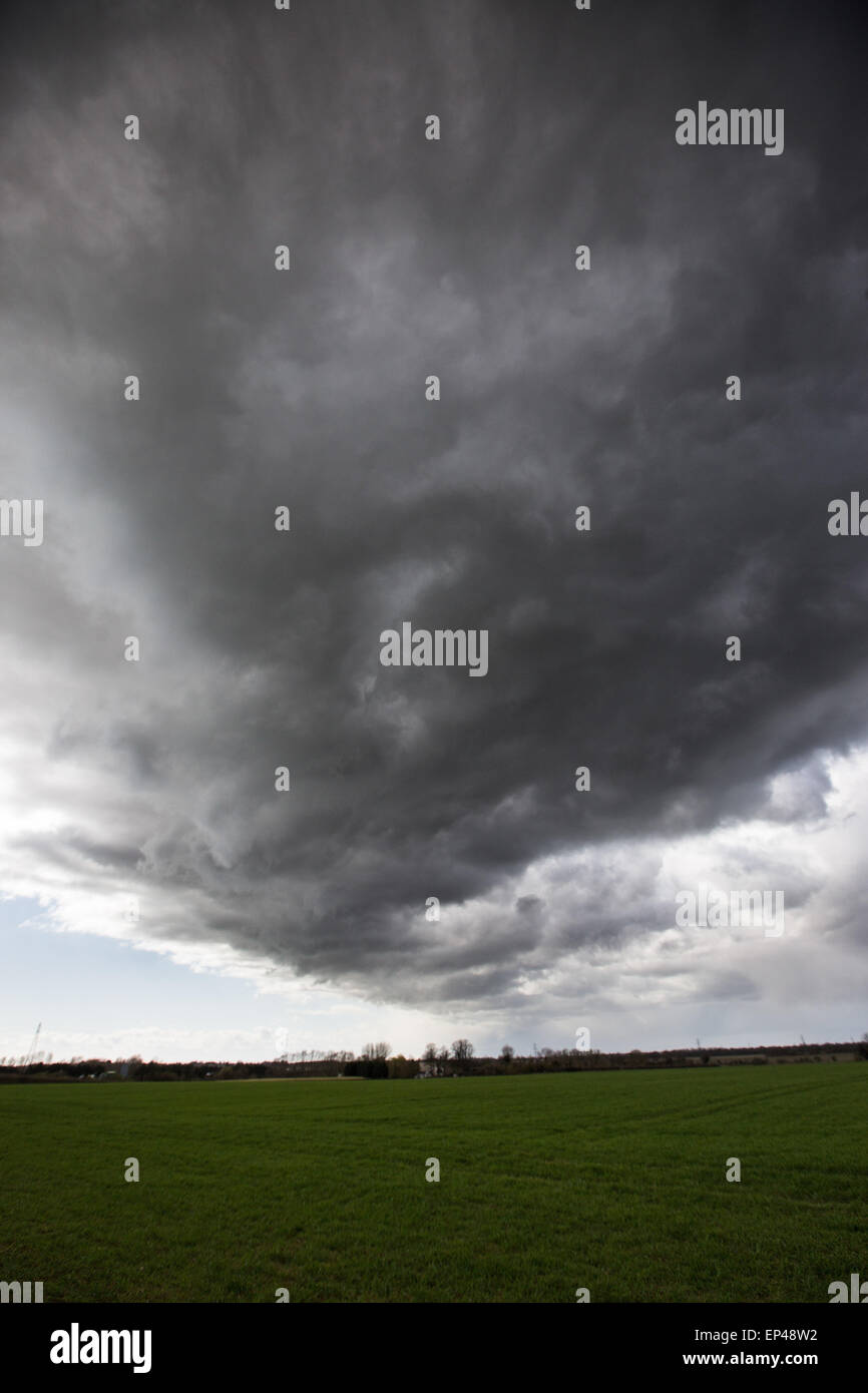 Dark storm clouds over the Cambridgeshire Fens Stock Photo - Alamy