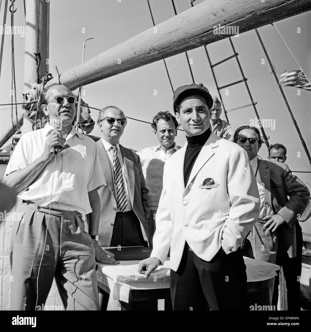 Deutscher Sänger Freddy Quinn bekommt in wenigen Momenten eine goldene