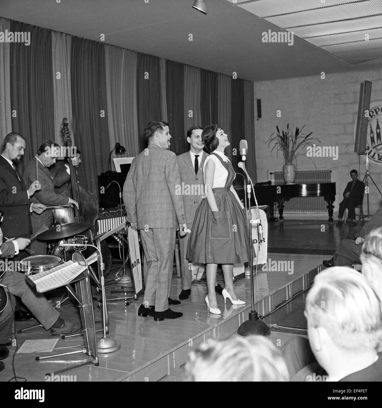 Deutsche Schauspielerin und Schlagersängerin Rica Deus bei einem ...