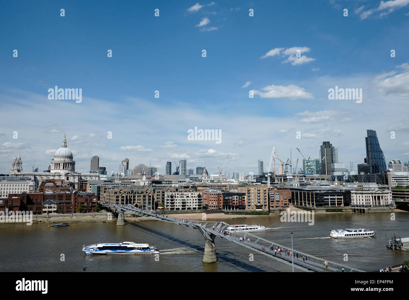 City of london skyline 2015 hi-res stock photography and images - Alamy
