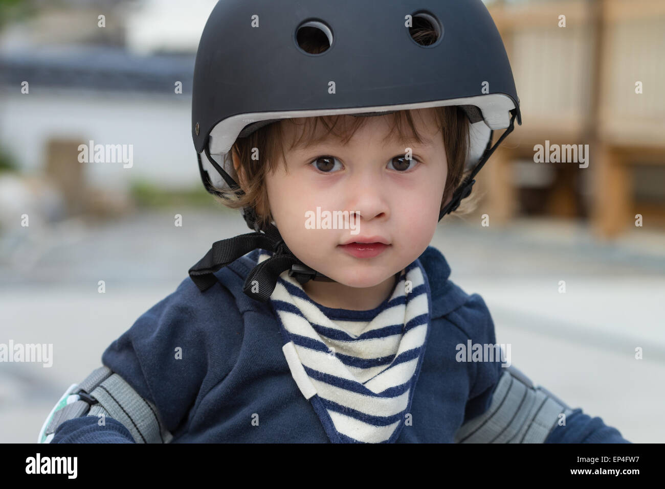boys black bike helmet