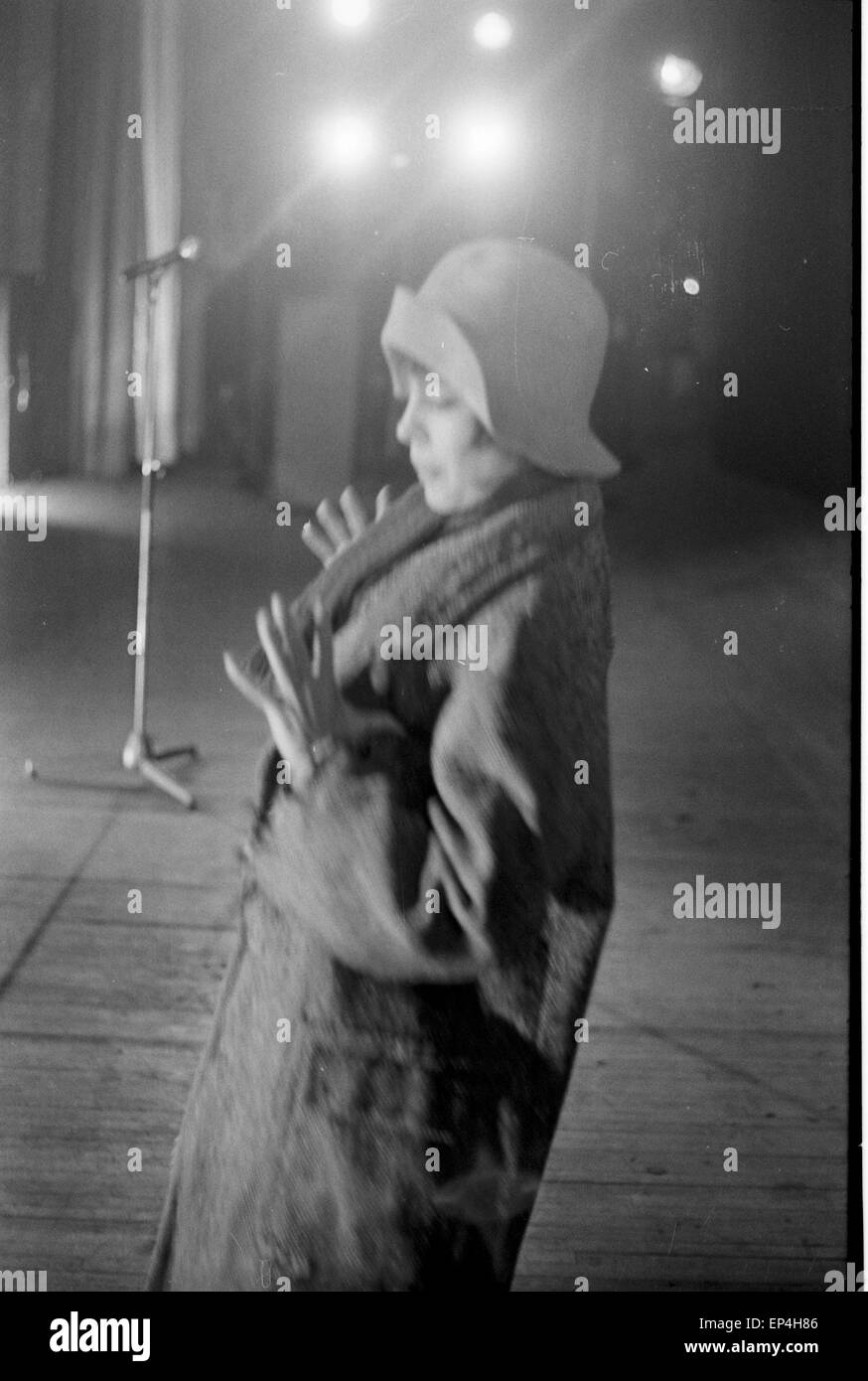 Französische Sängerin Mireille Mathieu bei einem Auftritt in Hamburg